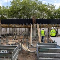 Baustelle mit Überdachung