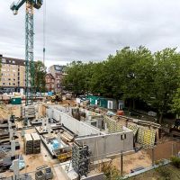 Luftaufnahme der Baustelle mit Bäumen