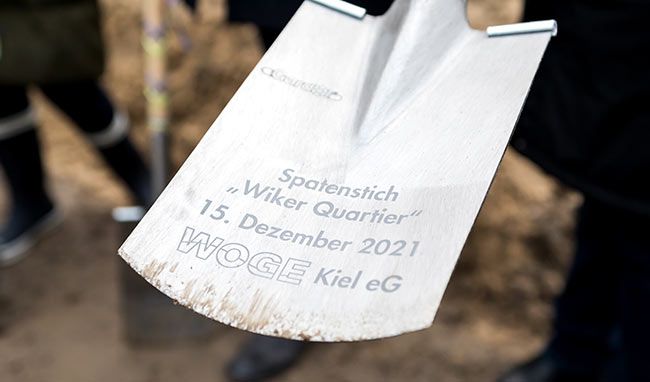 Detailaufnahme Sparten mit Aufschrift
