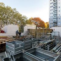 Baustelle beim Aufbau des Erdgeschosses
