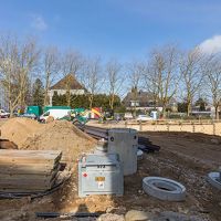 Baustelle mit Erdhügeln