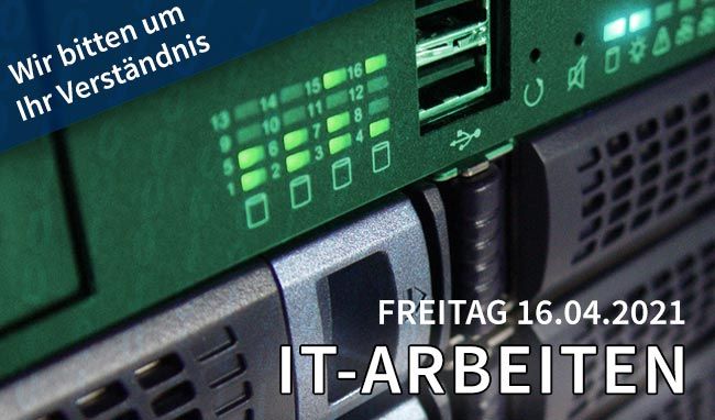 Serverrack mit grünen Statusanzeigen und Hinweis auf geplante IT-Arbeiten.