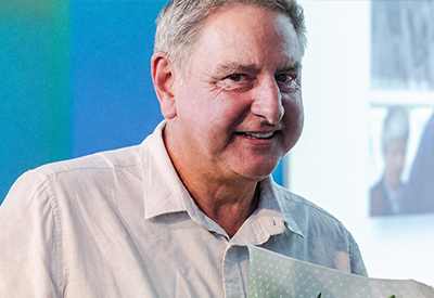 André Eilenstein mit Blumenstrauß